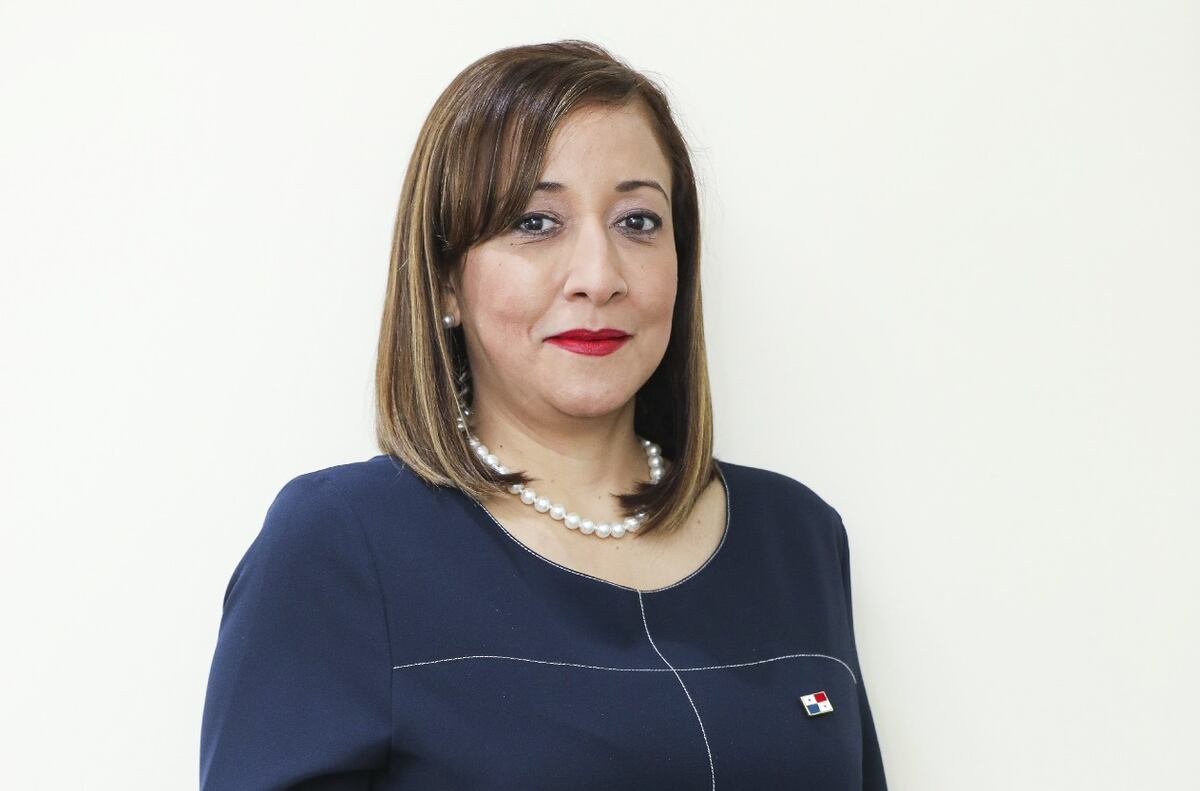 Presidente designa a Isabel Pérez como directora de la Unidad de Análisis Financiero