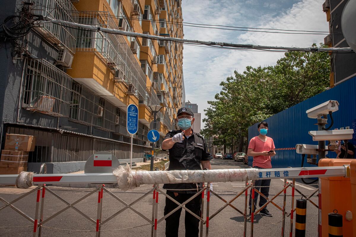 Miedo en China por rebrote causa la suspensión de más de mil vuelos