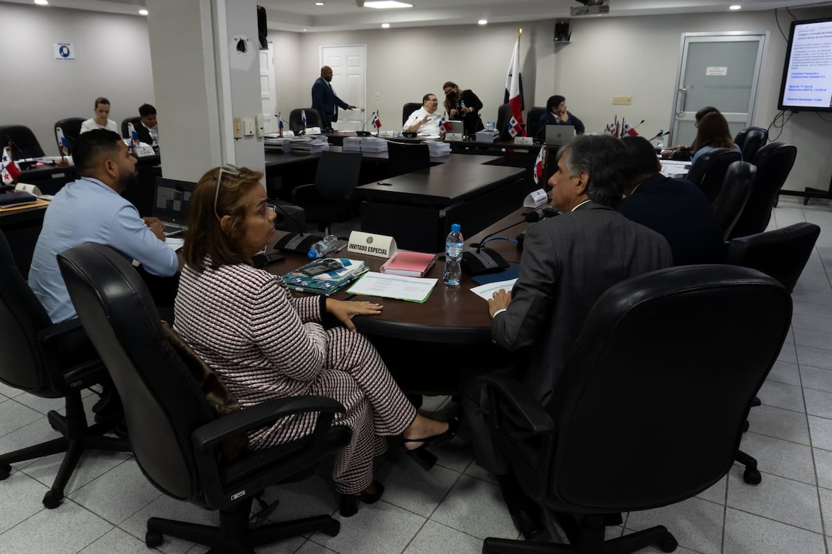 Aprueban $13.9 millones en traslados para basura, buses y asesoría portuaria