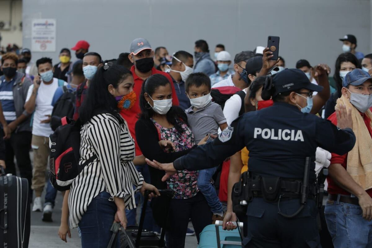 Más de mil nicaragüenses durmieron en el suelo de la terminal de Albrook