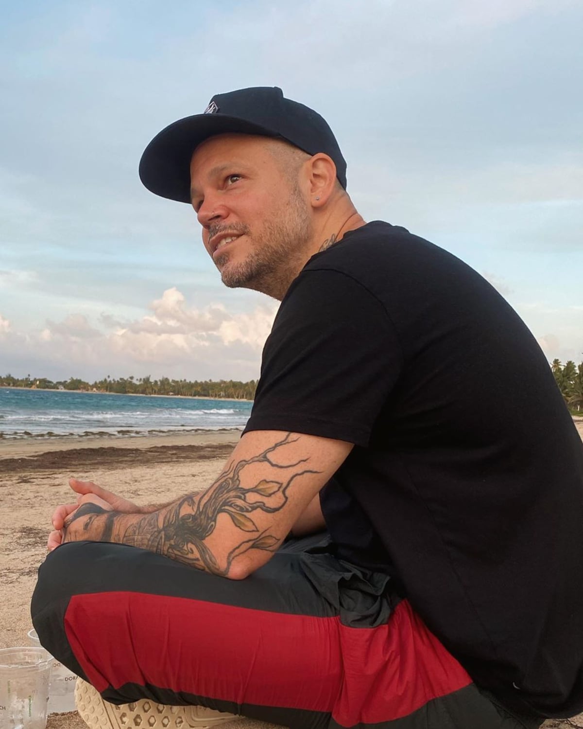 Residente  dedica un video a su hijo Milo tras tres meses sin poder verlo 