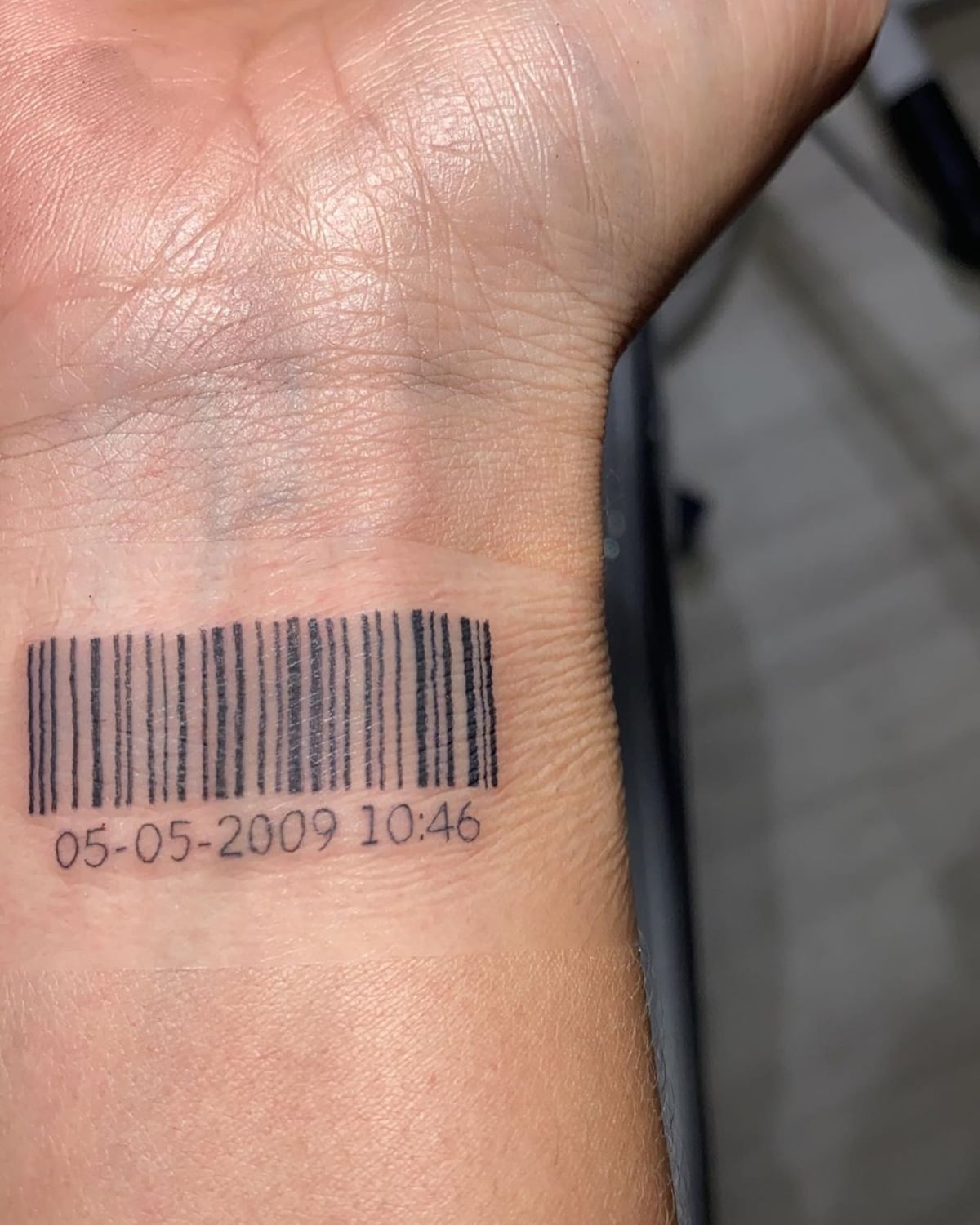 Katleen Levy se tatuó un código de barra. Te contamos el significado