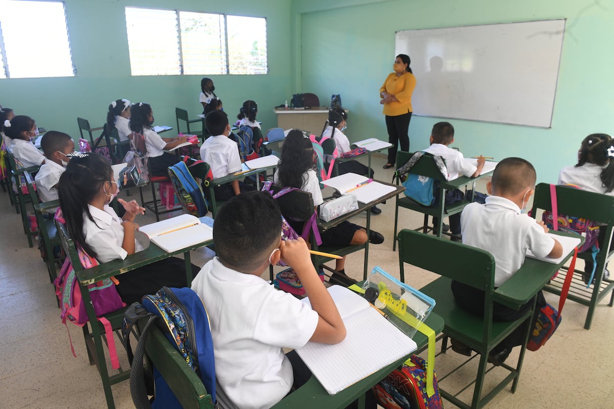 Meduca mantiene el uso de mascarilla en los centros escolares