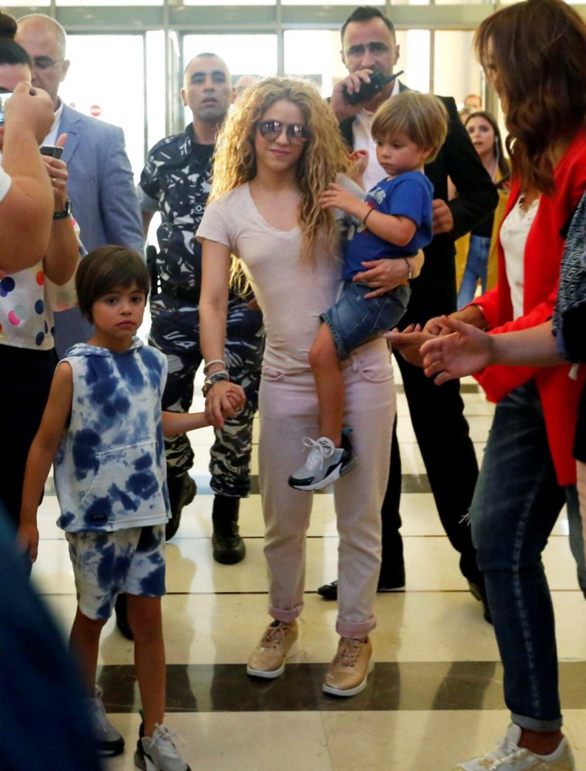 Piqué cede y la colombiana Shakira se llevará a sus dos hijos a Miami