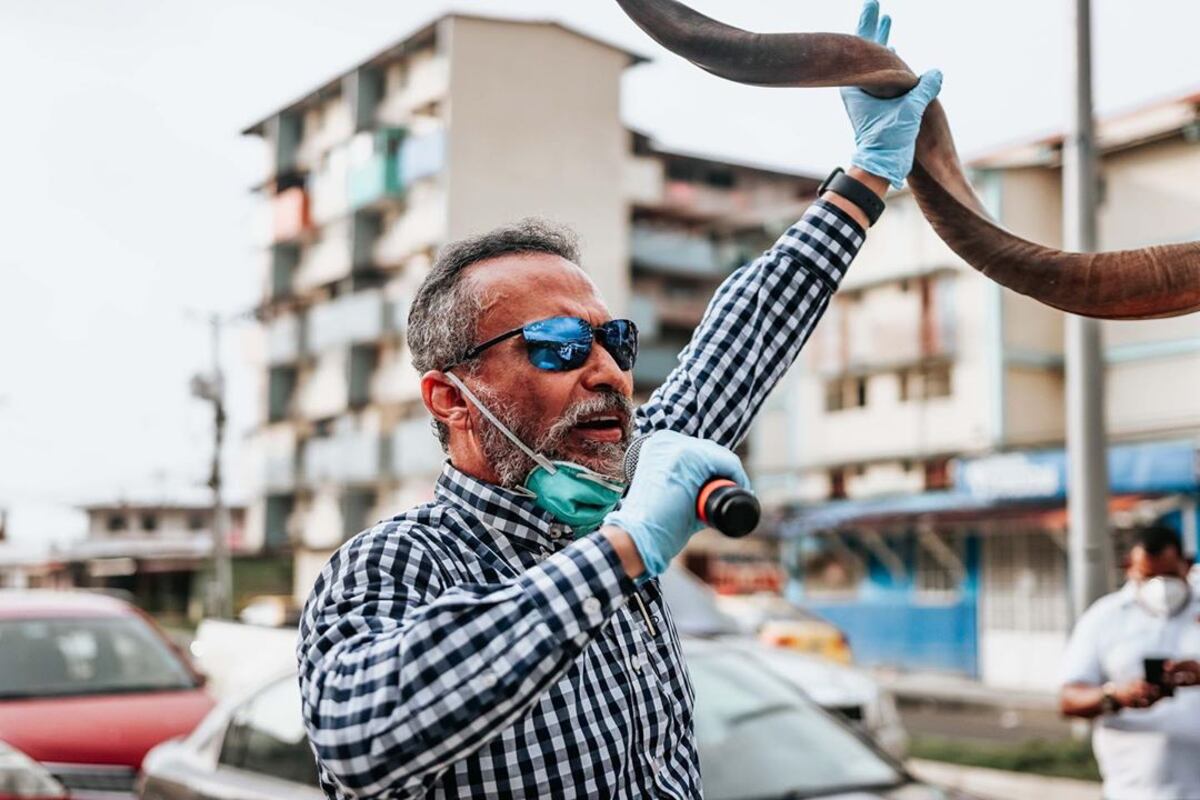 Edwin Álvarez  ‘tocó el cuerno’ en las calles más calientes de Colón y se enciende la polémica