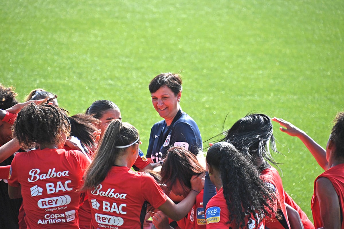 Forjar identidad: La prioridad de Toña Is con la selección femenina