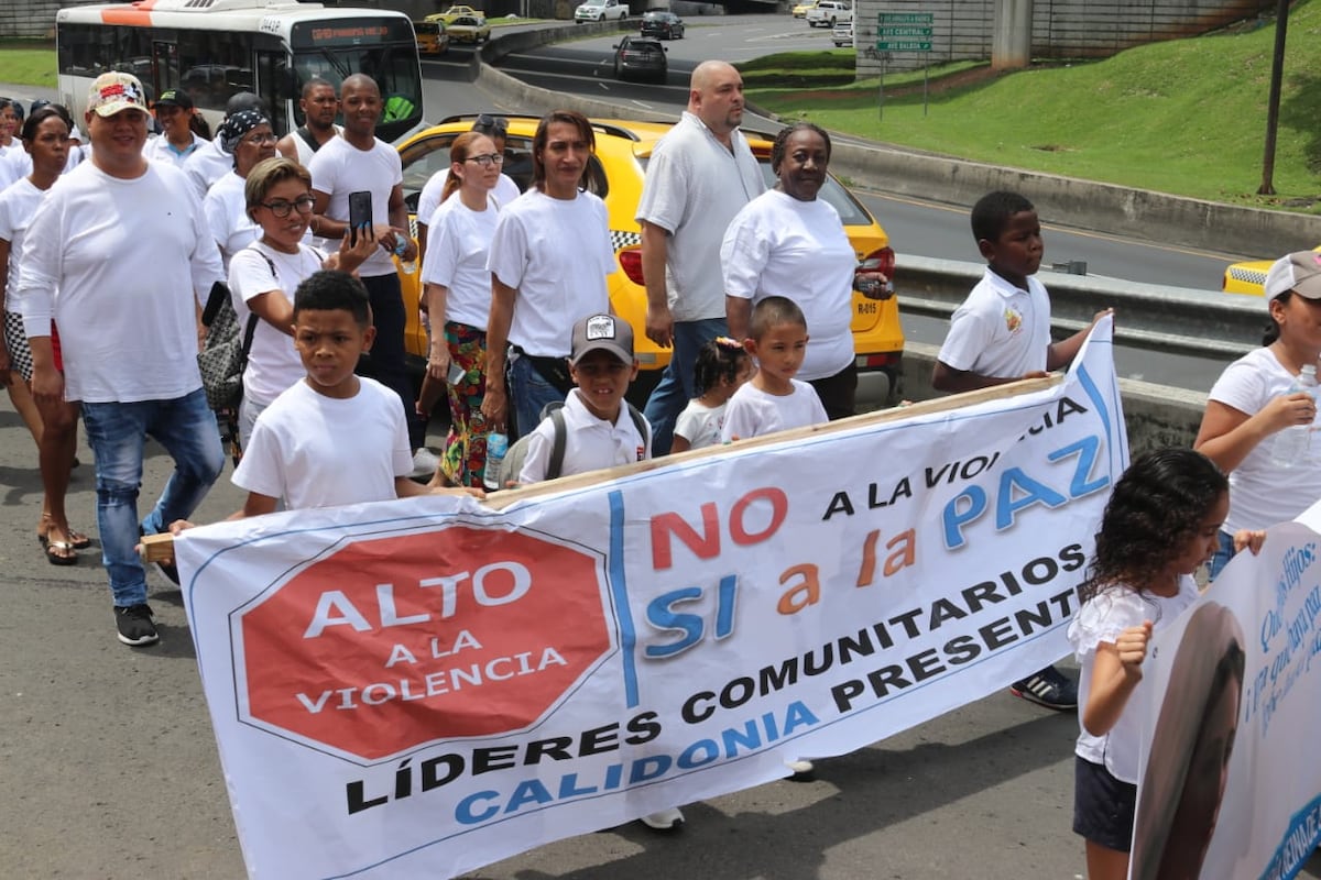 Marchan pidiendo paz en su comunidad