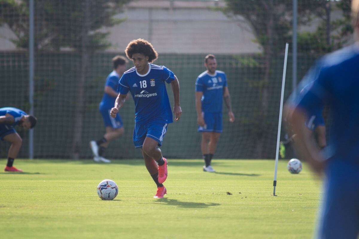 Otro equipo de Primera se interesa en el panameño Adalberto Carrasquilla