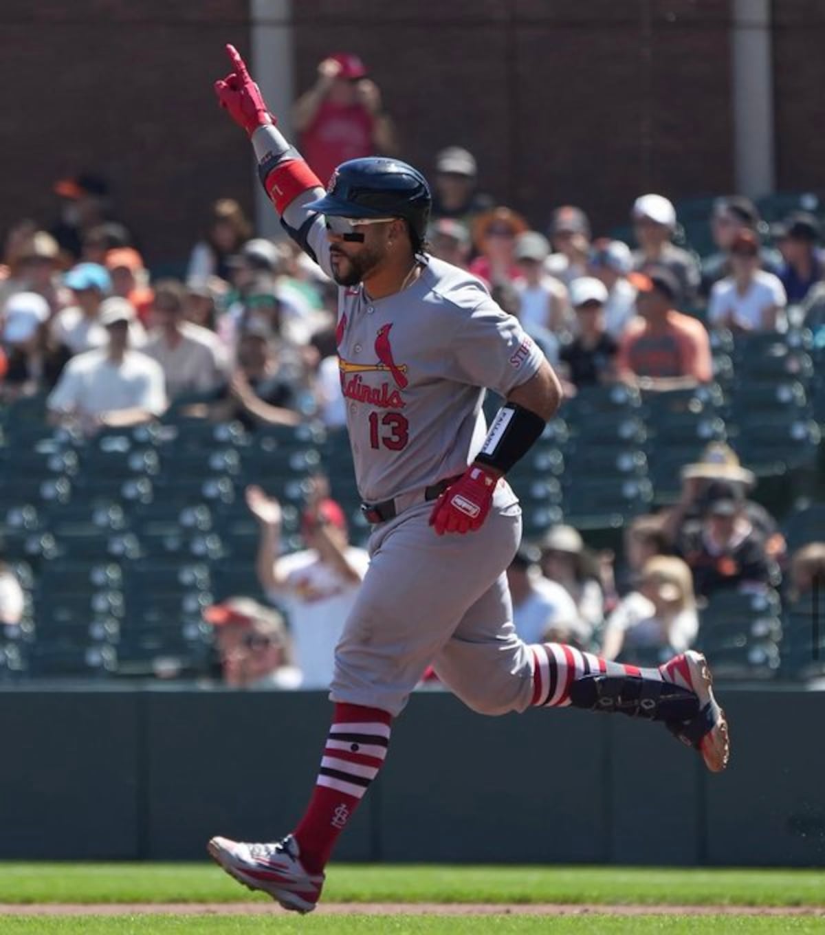 Leonardo Bernal hace historia con 12 impulsadas en sus primeros 10 juegos con los Cardenales