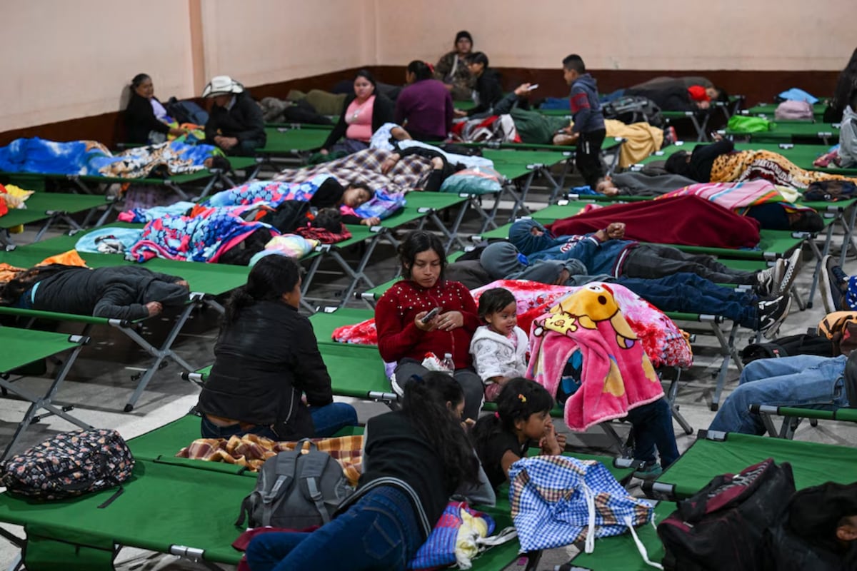 Volcán de Fuego despierta: evacúan dos comunidades en Sacatepéquez por flujos piroclásticos y ceniza