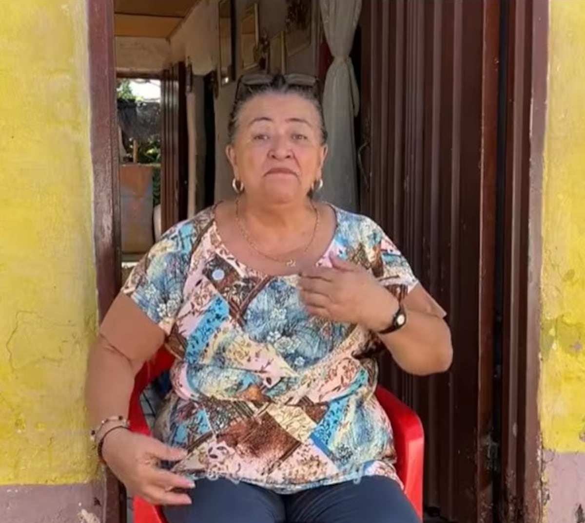 ¡El chisme paga! Doña Myriam compra dos casas vendiendo chismes en su barrio