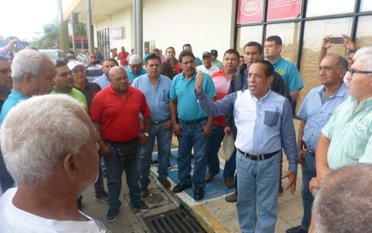 Transportistas se emberracan, no quieren más cupos en Chiriquí