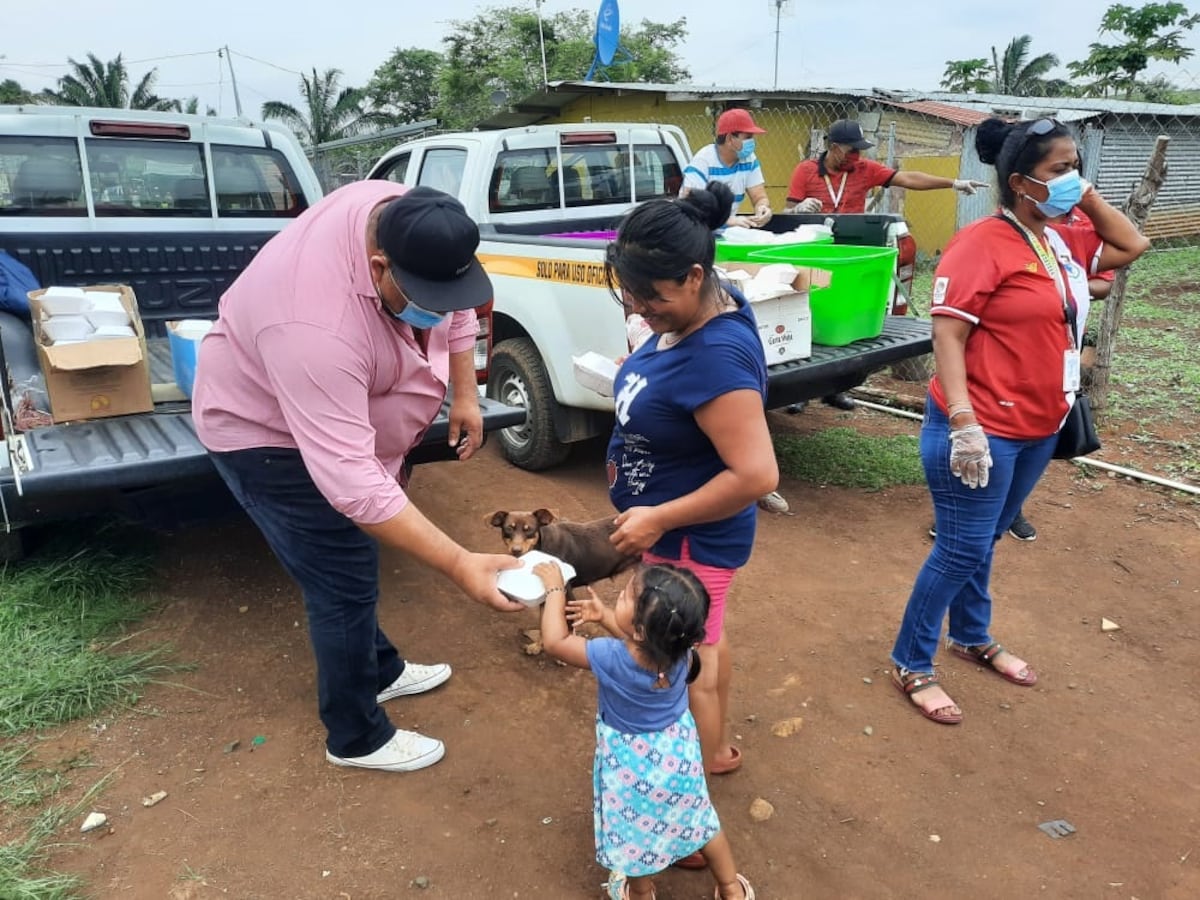 Llevan ayuda a Burunga en el distrito de Arraiján. Hay muchas necesidades en esta comunidad