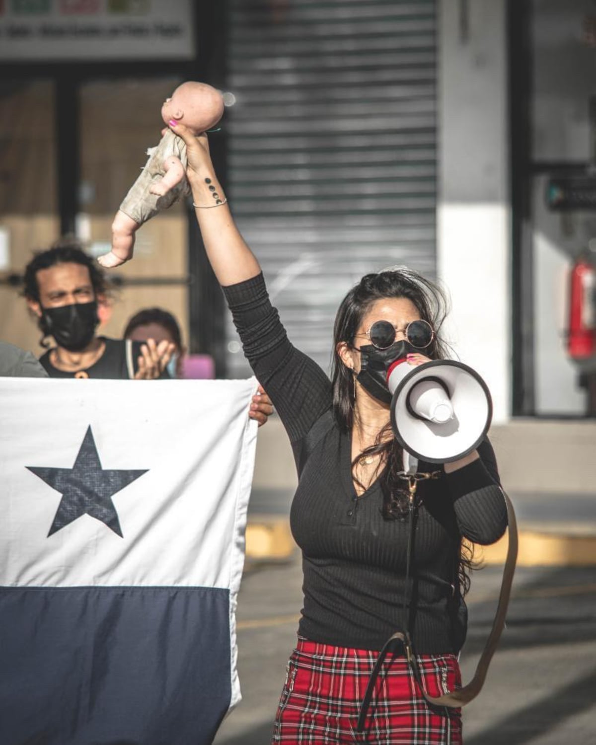 Va a la acción. Serena Vamvas, una joven que lucha por sus ideales y no se queda callada