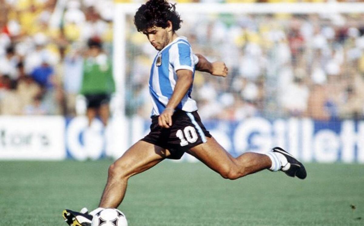 Subastan la camiseta con que Maradona debutó en un Mundial de fútbol