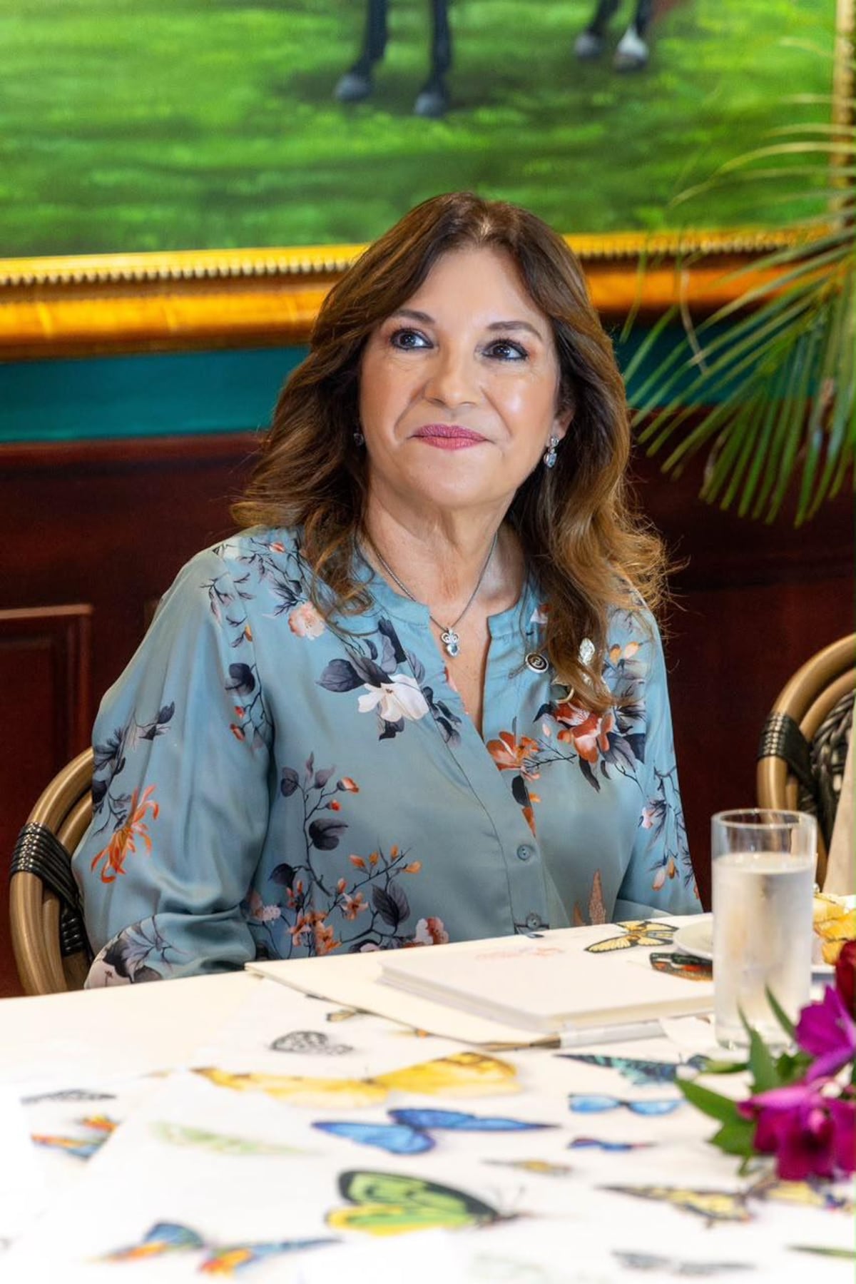 Están viendo bien: Lorena Castillo, Marta de Martinelli, Mireya Moscoso,  Yazmín de Cortizo y Maricel de Mulino se unen