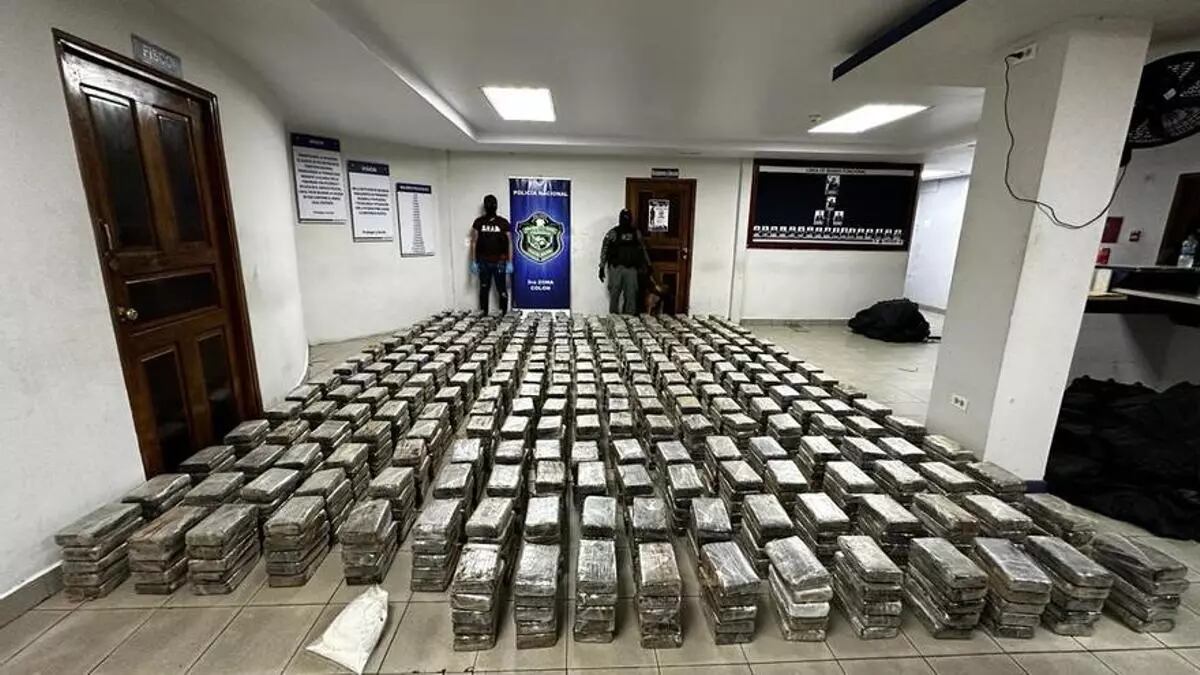 Decomisan más de mil paquetes de droga en un puerto ubicado en Cristóbal