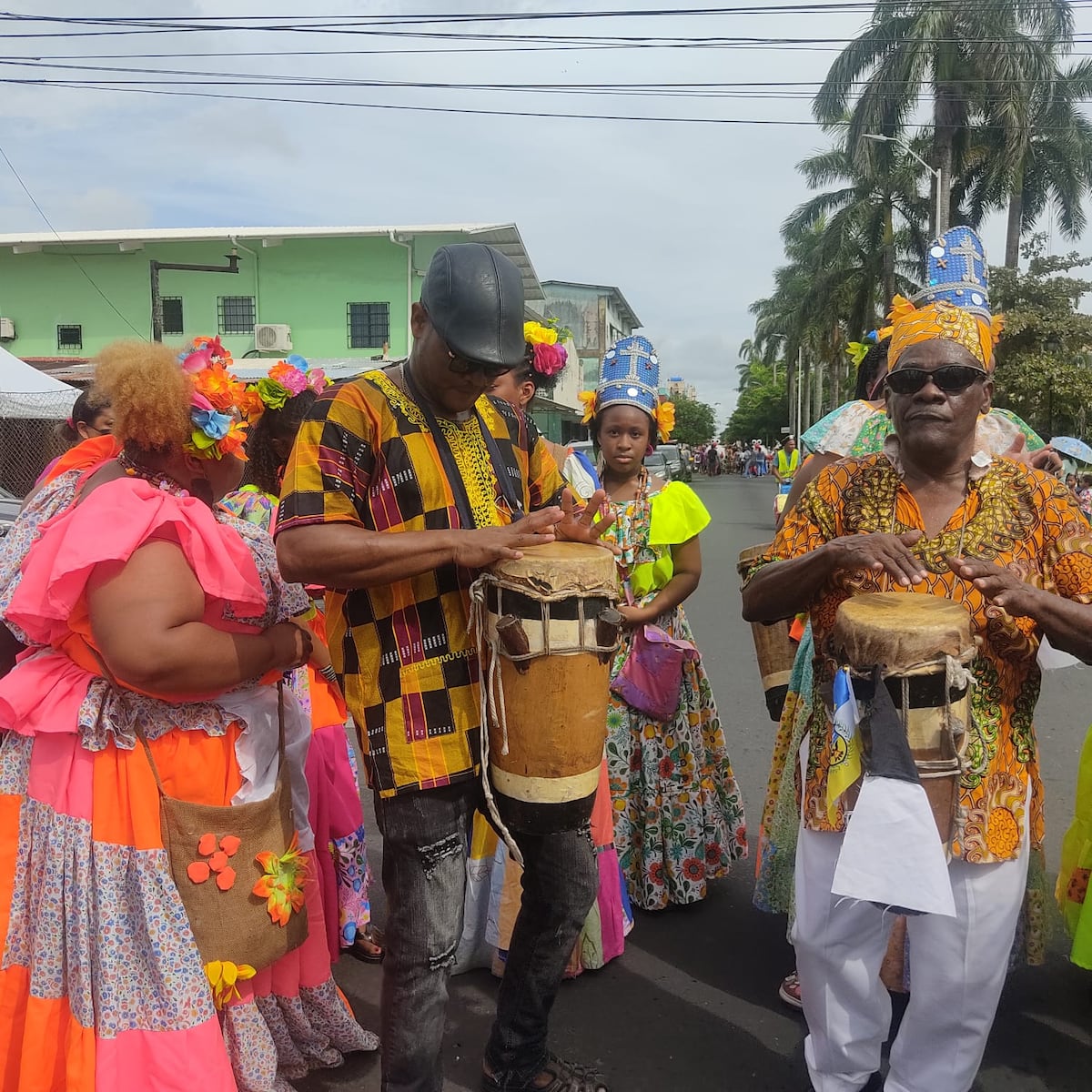 Viene el desfile de la Pollera Congo en Colón