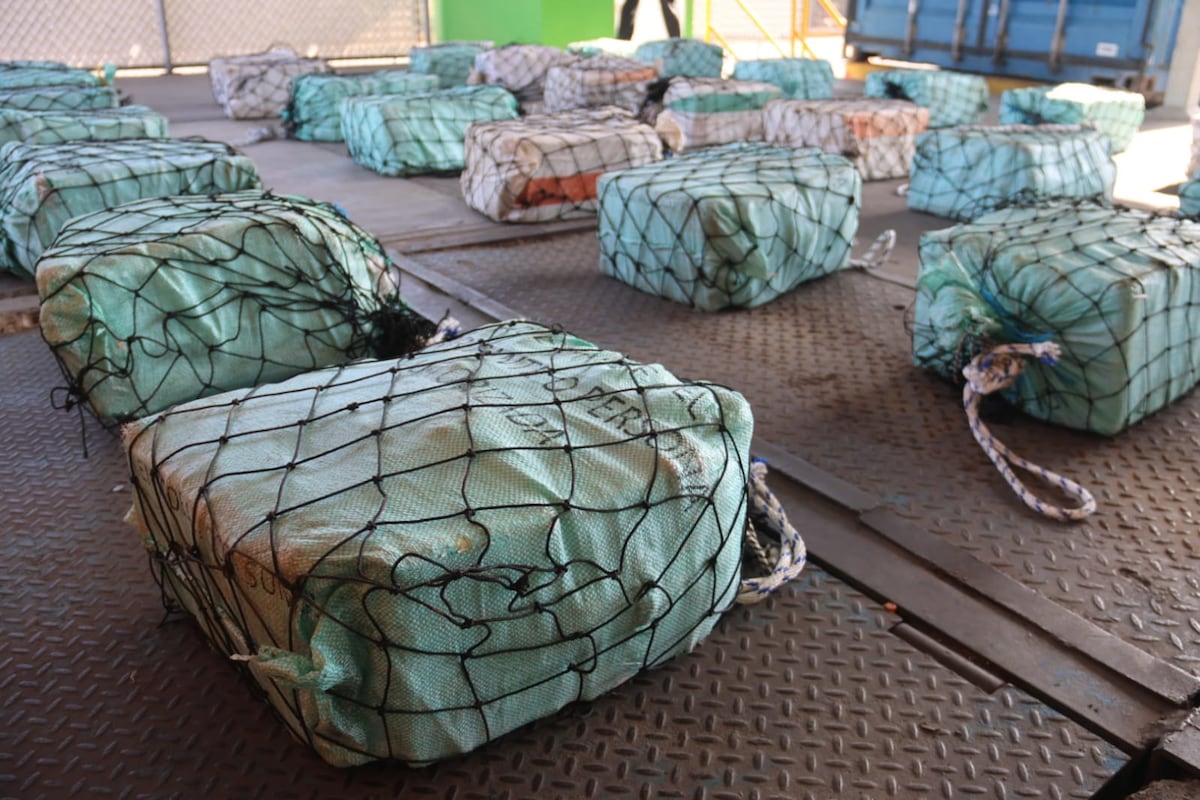 En menos de 24 horas: Decomisa 700 paquetes de droga que caen en puerto de Colón