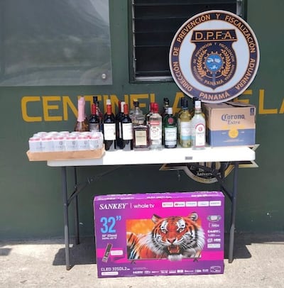 Incautan 20 cajas de licor ilegal de presunto contrabando en Colón y Bocas del Toro