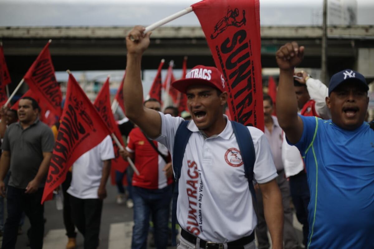 Aprehensiones, disturbios y 'matasuegras’. Así fueron las protestas del 31 de octubre