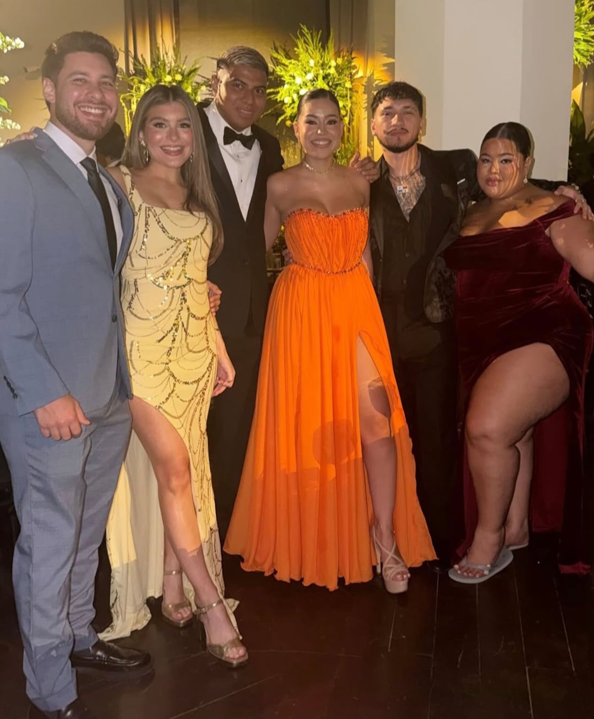 La boda de ella. ‘Monchi’ no aguantó el llanto: así fue la entrada de Valeria Rettally a la iglesia que se volvió viral +VIDEOS