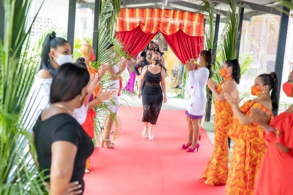 ‘La mente y el pensamiento son libres’. Privadas de libertad presentan desfile de moda y una de ellas revela que era la primera vez que usaba tacón +Fotos 