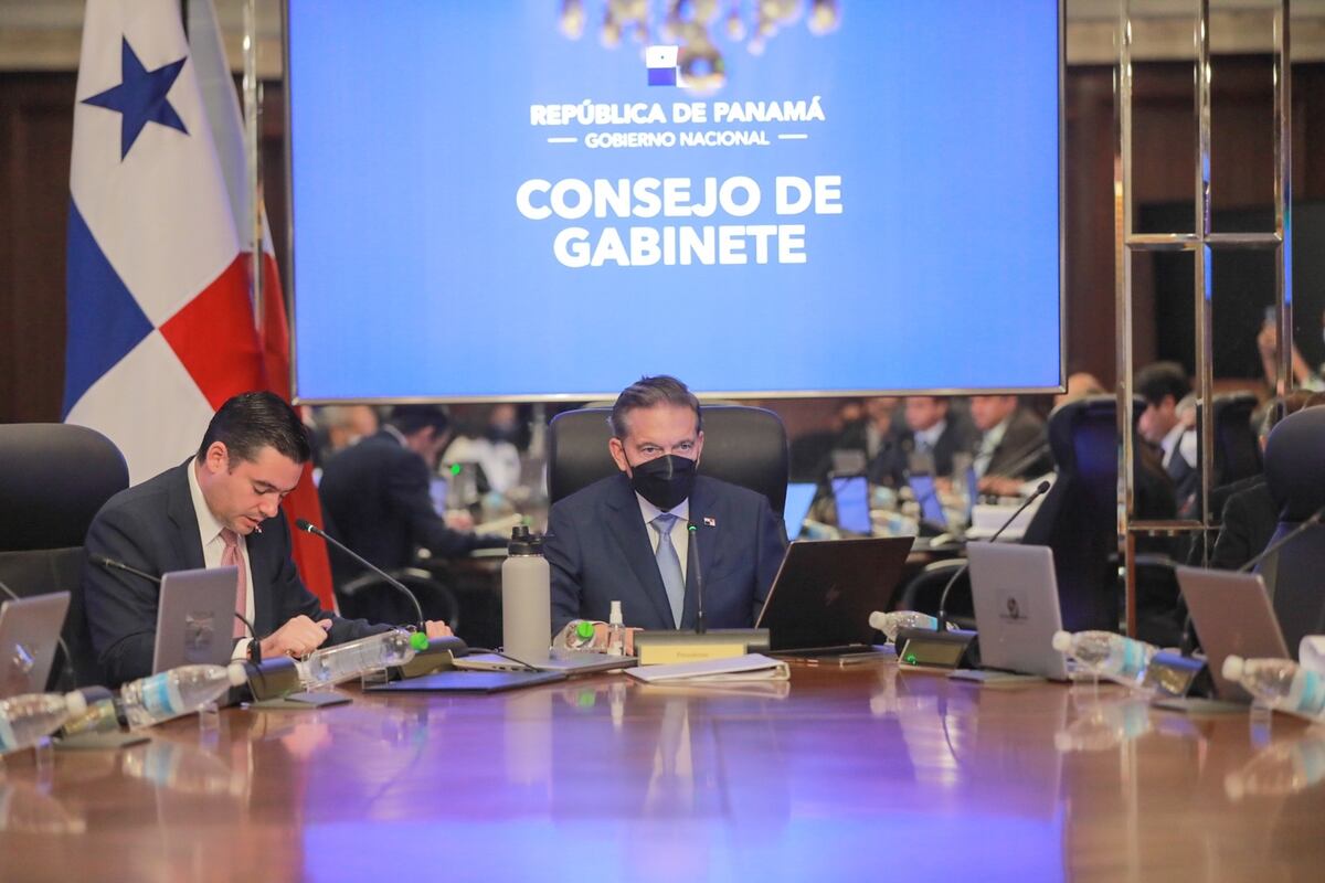 Gobierno extiende subsidio del precio del combustible solo por un mes más