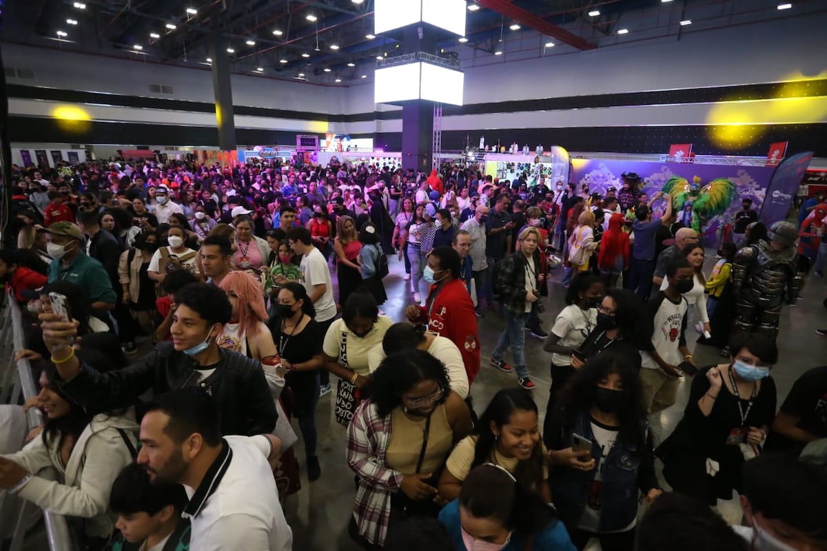 Repleto. Más de 10 mil personas han entrado al Comic Con Panamá. Ni Spider Man se lo ha perdido. Hoy es el último día. Video