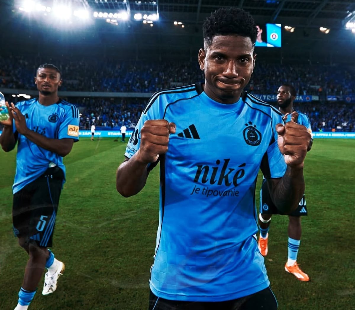 César Blackman afina motores rumbo a la Champions