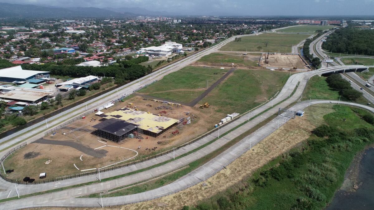 Acuden a la Corte para que se detengan obras en Metro Park | VIDEO