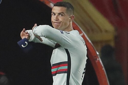 Subastan camiseta de Cristiano Ronaldo para apoyar a niño serbio