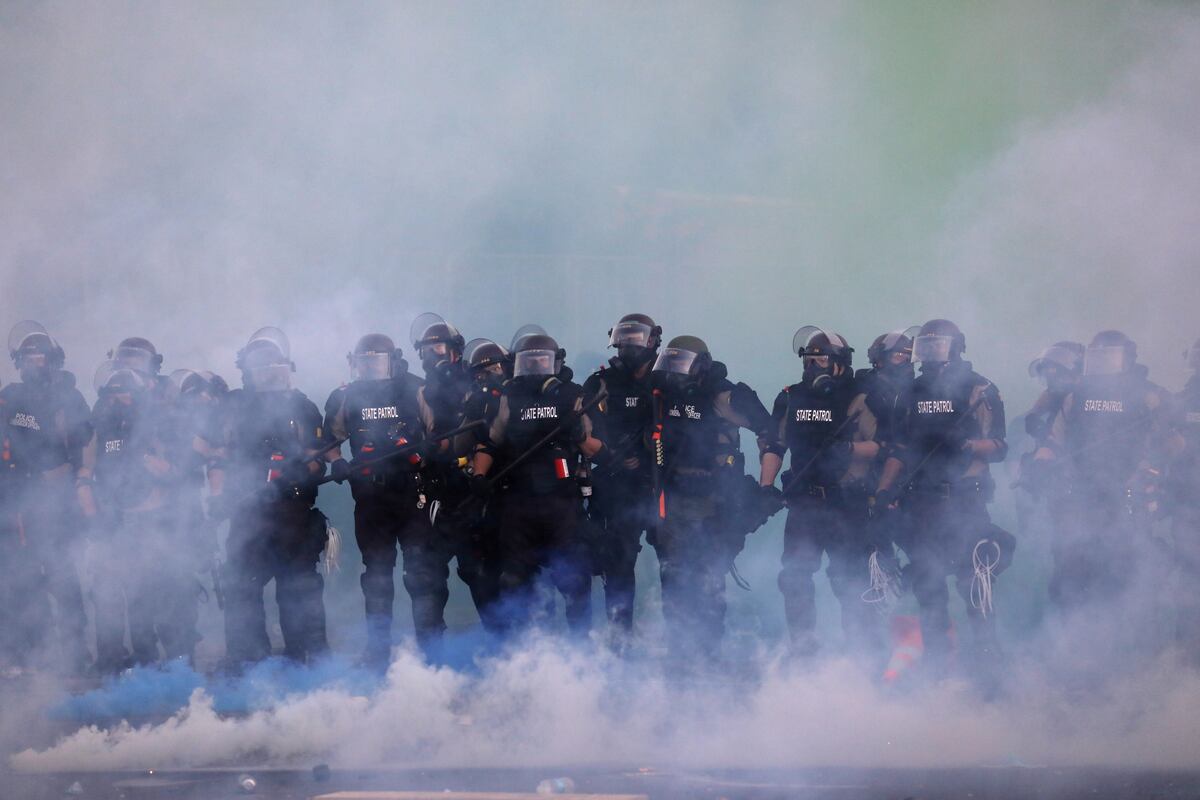 Fuego abierto. Manifestaciones por la muerte de George Floyd se llenan de violencia