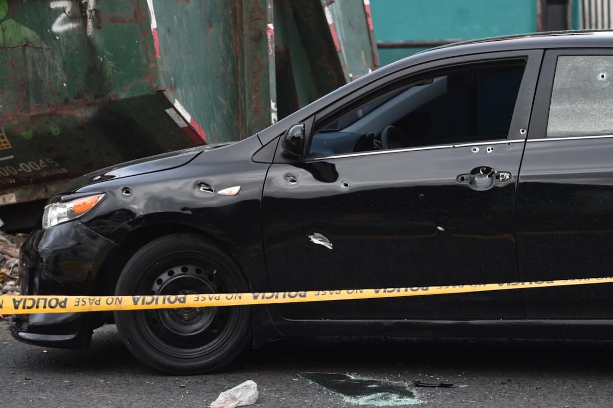 Balacera y persecución. Lo asesinan en Cerro Batea. Disparan de carro a carro. Video