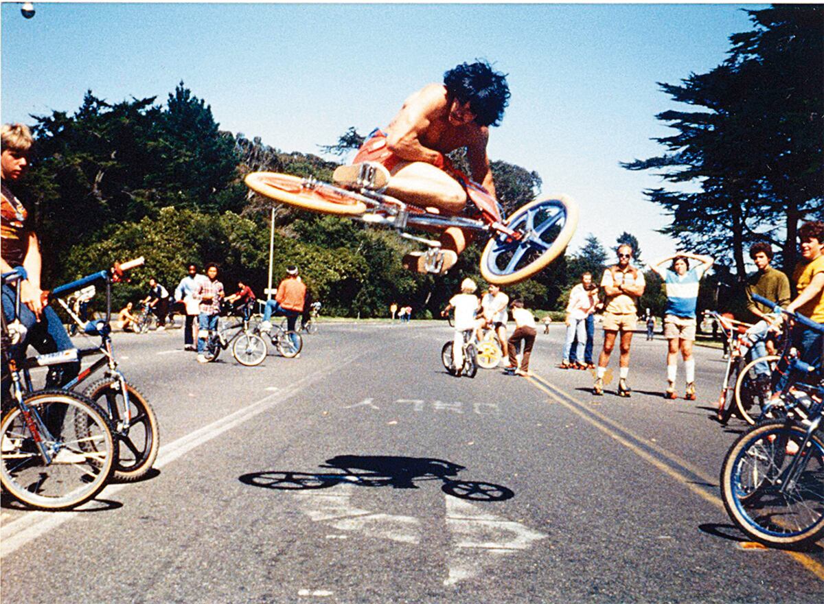 ¿Sin frenos? BMX Street: La revolución que ha inspirado generaciones que con acrobacias han conquistado las calles. 