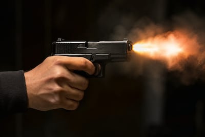 MISTERIO. Solo un celular quedó junto al cuerpo que nadie conoce: investigan homicidio ocurrido en una vereda de San Miguelito