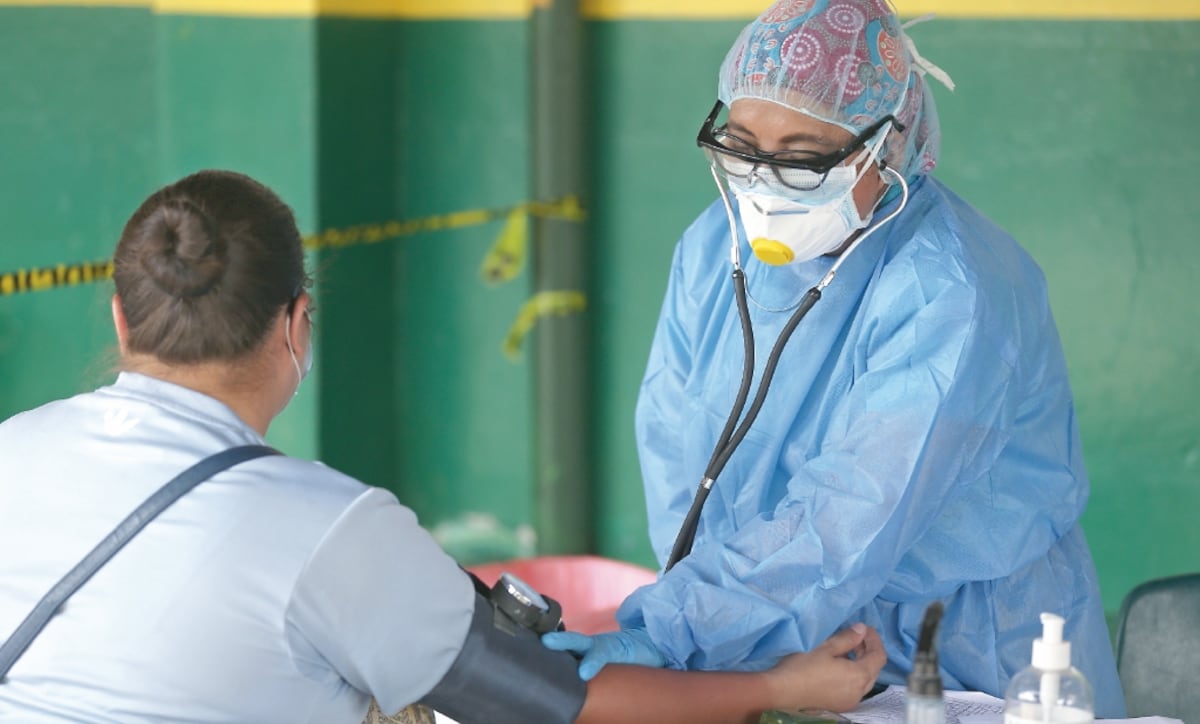 Se generan reacciones tras el anuncio de contratación de médicos extranjeros