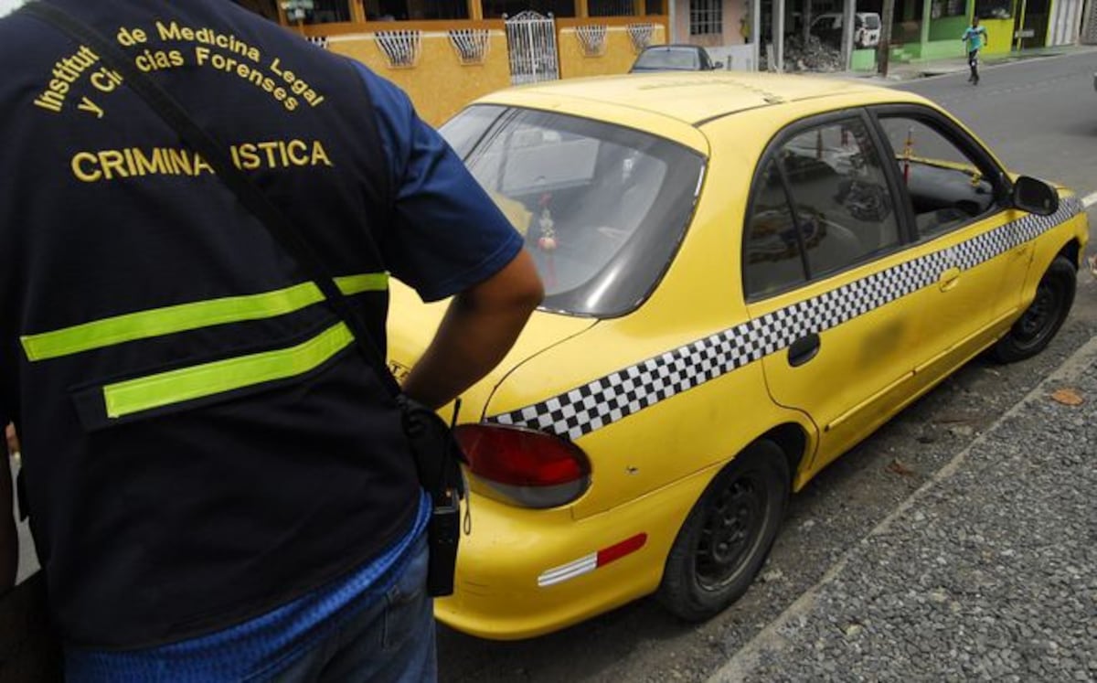 Mujer fue asaltada por un taxista y su compinche