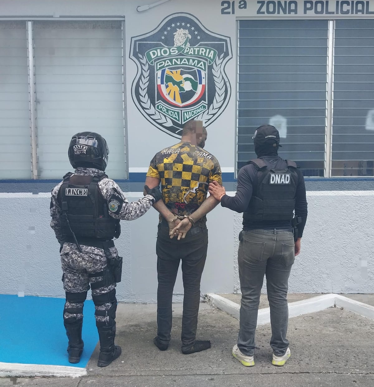 Intentó perderse entre el manglar, pero la Policía le cayó encima: fuga desesperada terminó con presunta droga incautada en Costa Del Este