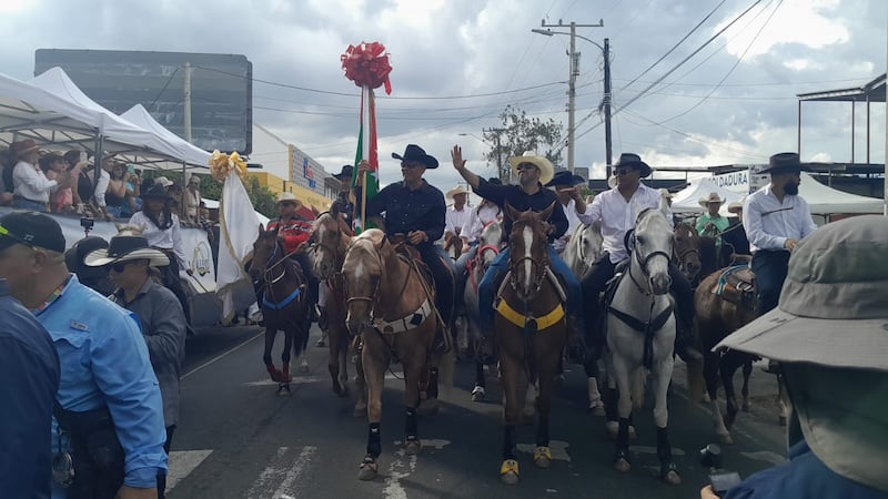Multitudinaria cabalgata reúne a más de 10 mil jinetes en David 