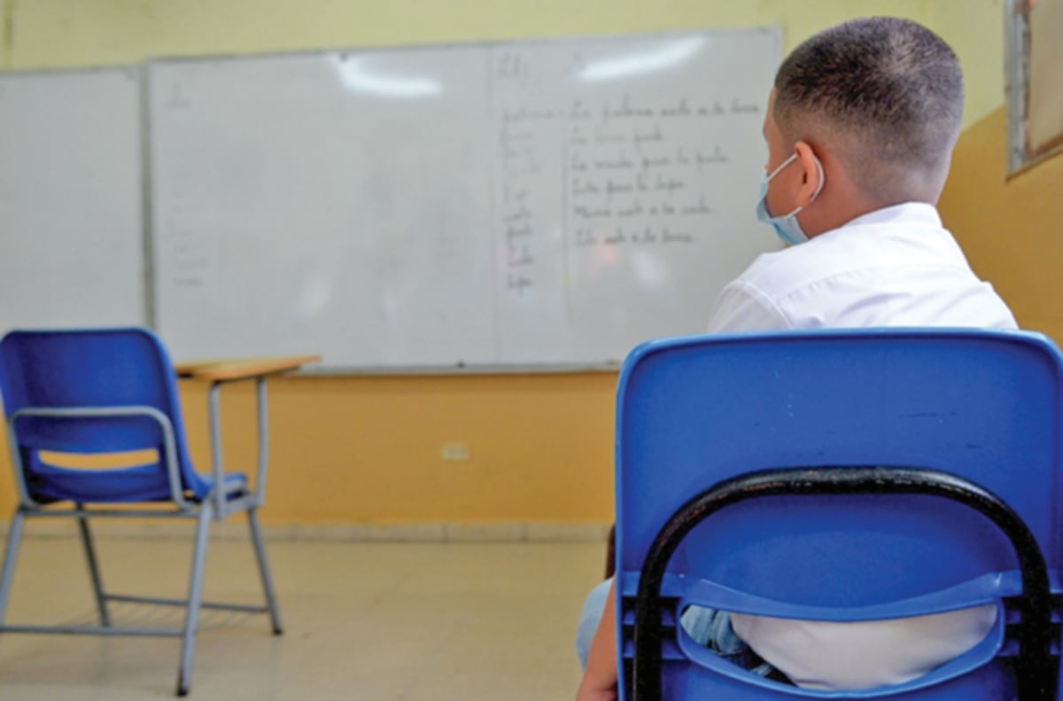 El uso de uniformes escolares no será obligatorio, si el padre de familia informa sobre su falta de recursos  