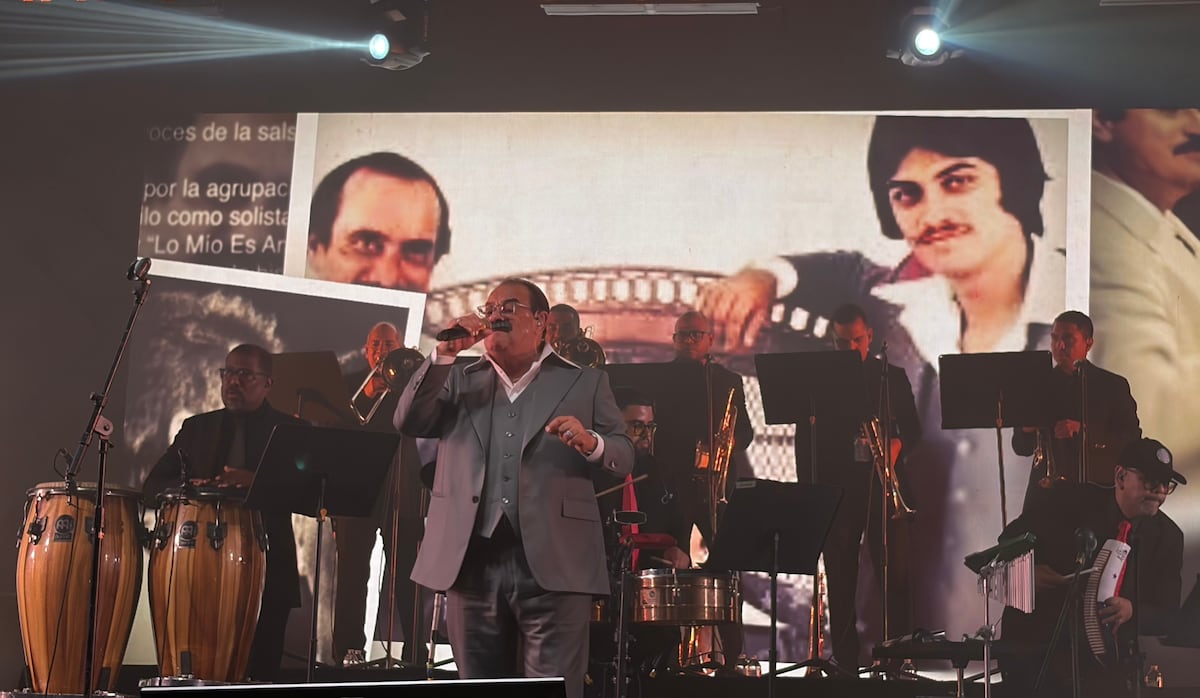 Tony Vega celebra en Panamá sus 49+1 años de trayectoria al ritmo de salsa y nostalgia