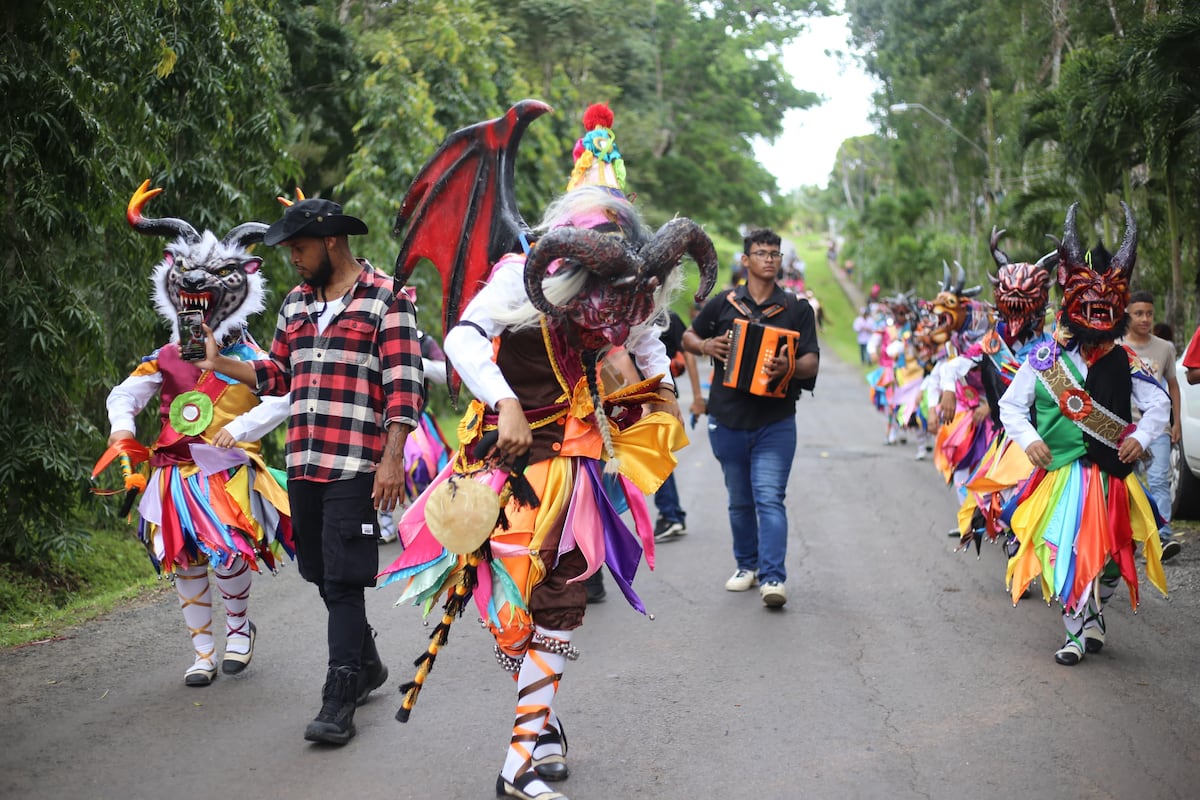 Familias disfrutan de tradición y cultura en Santa Clara con primera gran cabalgata para celebrar su 169º aniversario