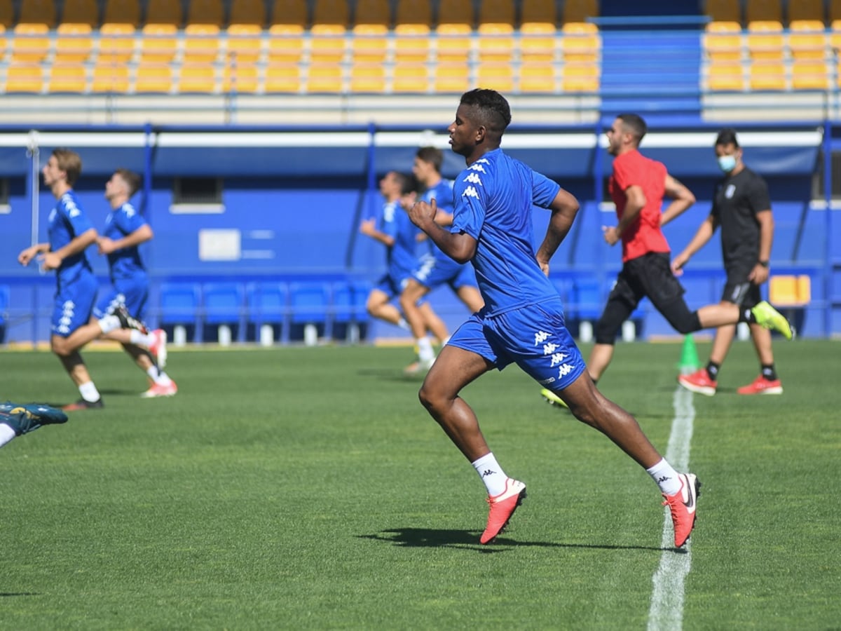 Fidel Escobar pasó con éxito las pruebas médicas para iniciar la pretemporada en España