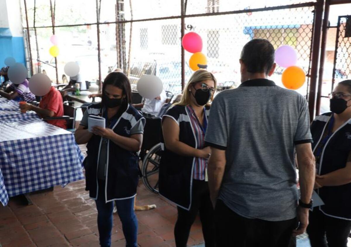 Defensoría del Pueblo recomienda liberar vías a las ambulancias en los predios de la Asamblea Nacional 