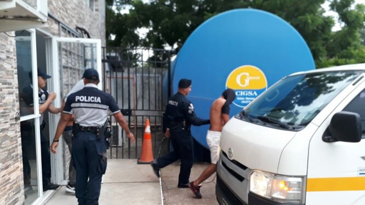 Otro depravado. Taxista se desvía a un callejón para abusar de su pasajera con discapacidad