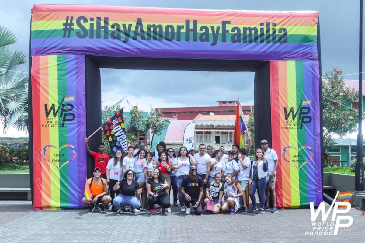 En redes sociales. Comunidad LGBITQ+ en Panamá iza la bandera del orgullo gay