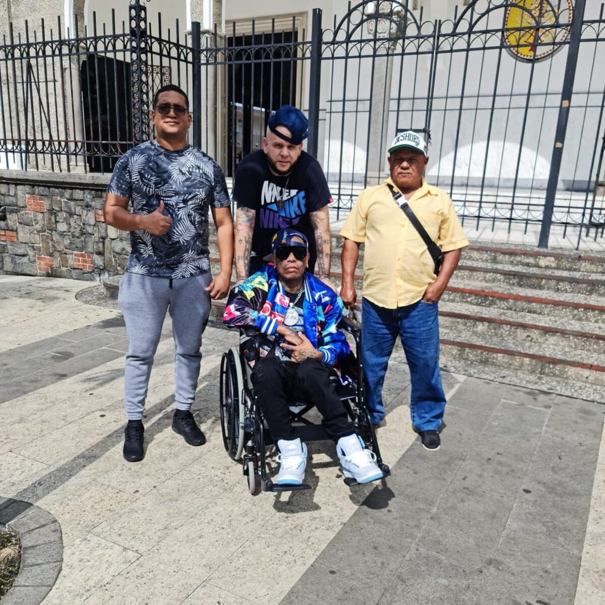 Japanese fue a recibir la bendición de Dios en la Iglesia Don Bosco este domingo. Video