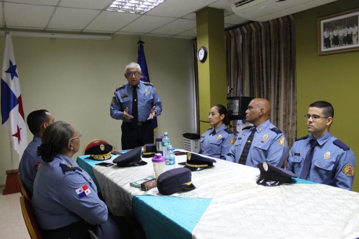 El Dr. Solís toma posesión como el nuevo director general de los Bomberos de Panamá