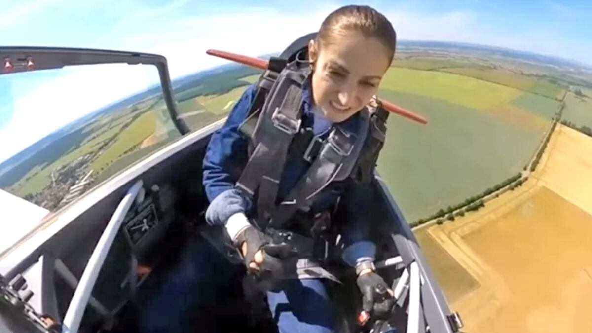 ¡Hazaña en el aire! Narine Melkumjan domina la emergencia aérea con maestría